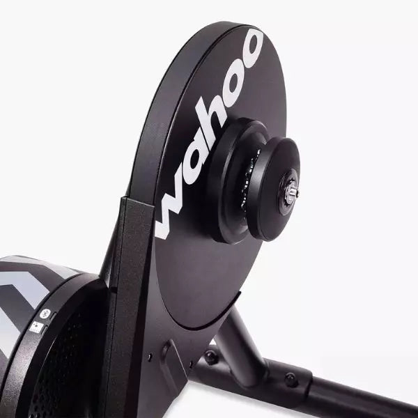 Wahoo KICKR CORE mit Zwift Cog und Click